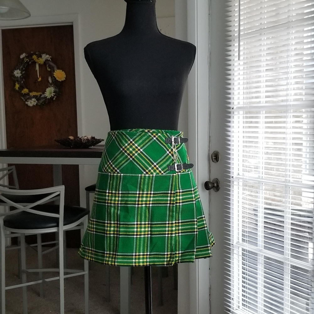 Plaid pleated skirt with buckles Scottish kilt
